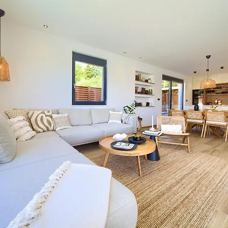 Вилла Viverum With Heated Salt Water Pool *