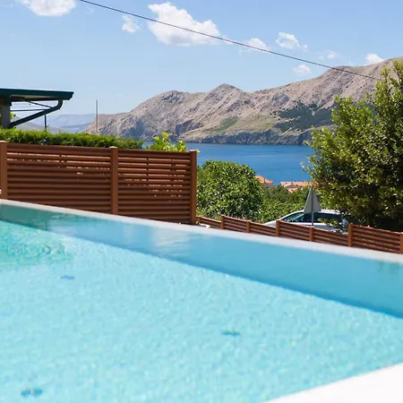 Viverum With Heated Salt Water Pool