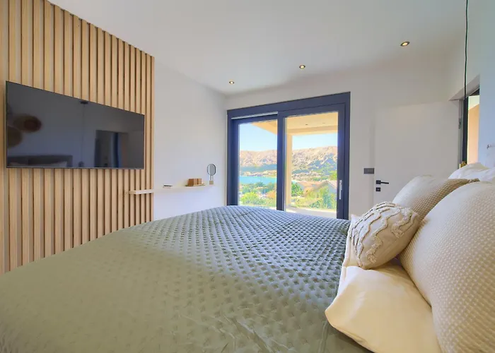Viverum With Heated Salt Water Pool
