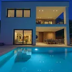 Βίλα Viverum With Heated Salt Water Pool Baška