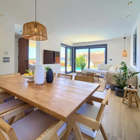 Villa Viverum With Heated Salt Water Pool