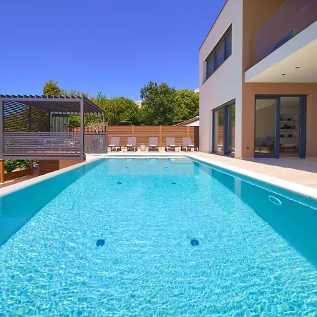 Vila Viverum With Heated Salt Water Pool