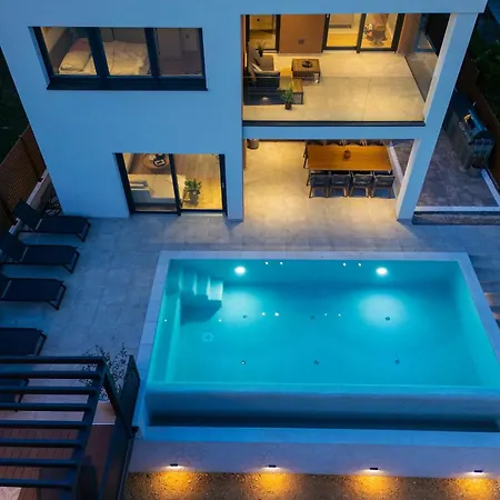 Viverum With Heated Salt Water Pool Villa
