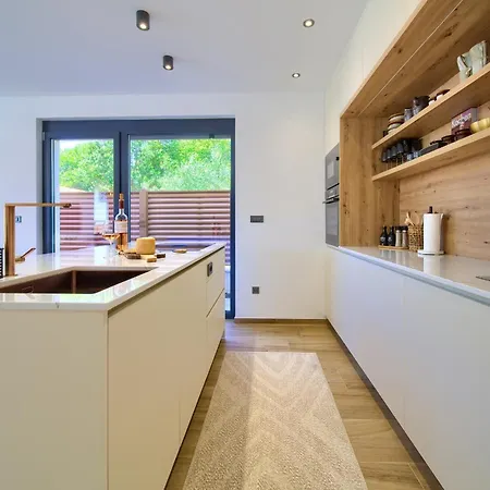 Viverum With Heated Salt Water Pool Villa