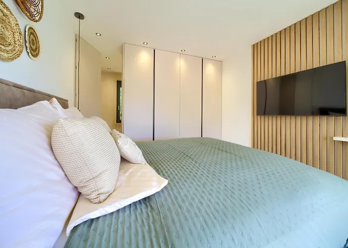 Viverum With Heated Salt Water Pool