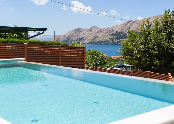 Viverum With Heated Salt Water Pool