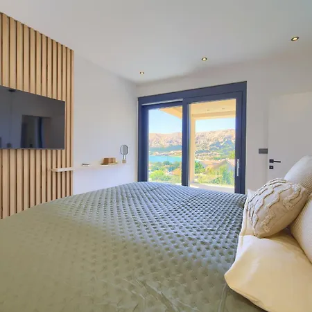 Viverum With Heated Salt Water Pool