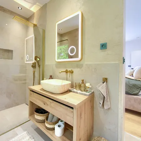 Viverum With Heated Salt Water Pool