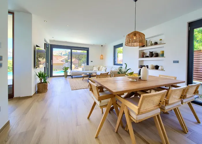 Villa Viverum With Heated Salt Water Pool *