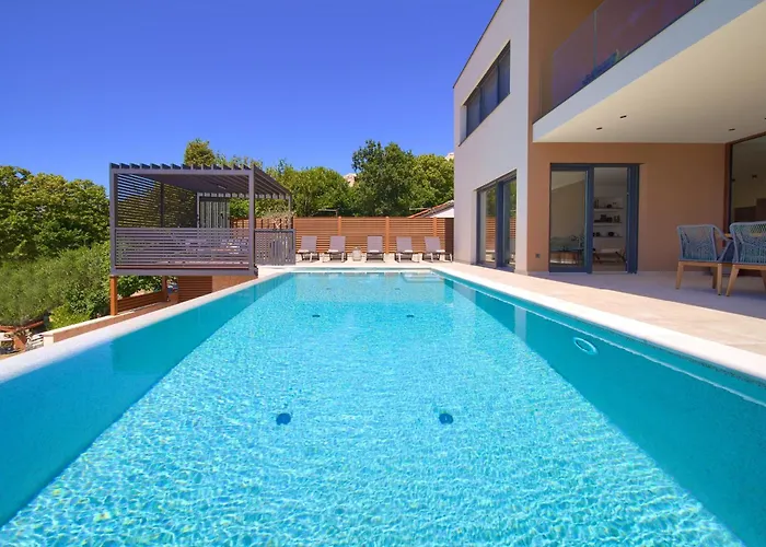 Villa Viverum With Heated Salt Water Pool