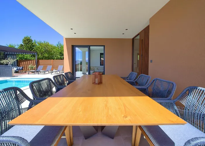 Viverum With Heated Salt Water Pool